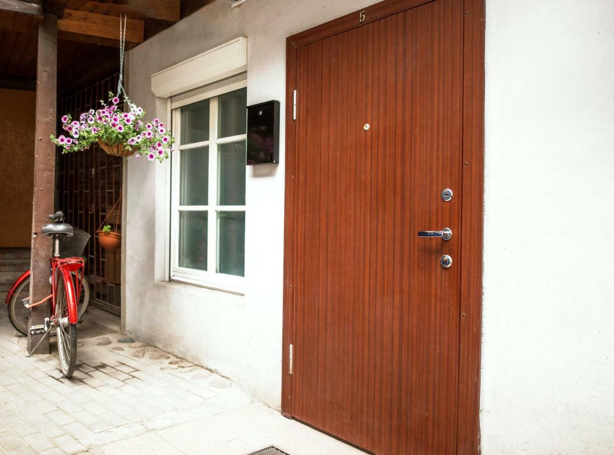 Cozy Apt In The Heart Of Old Town Вильнюс Экстерьер фото